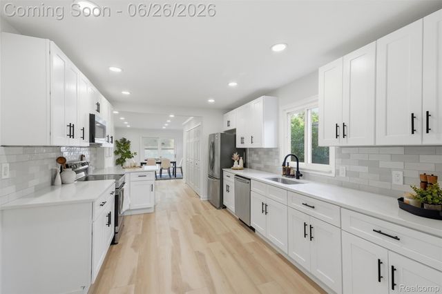 27320 Delton Street, Madison Heights, MI 48071