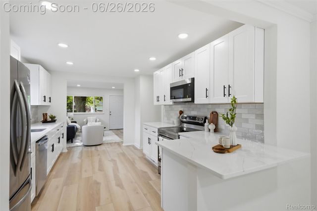 27320 Delton Street, Madison Heights, MI 48071