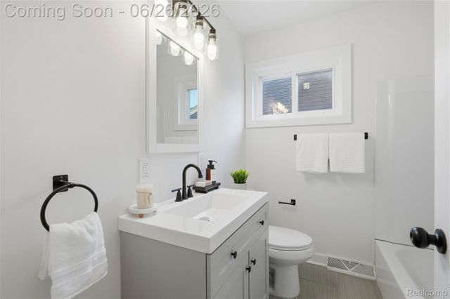 27320 Delton Street, Madison Heights, MI 48071