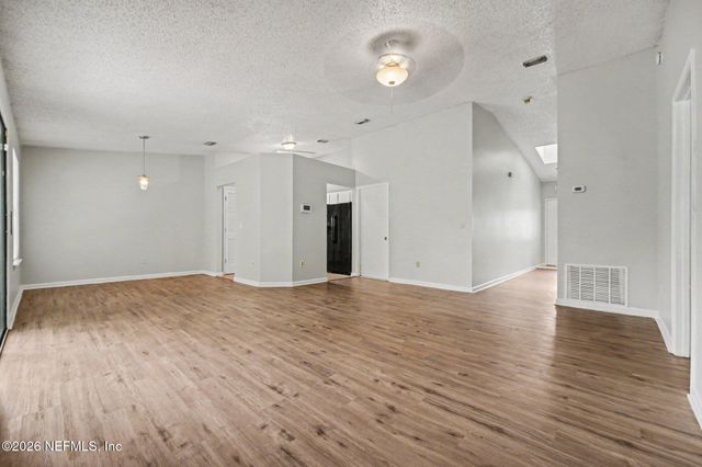 1533 KINGFISHER Lane N, Jacksonville, FL 32218