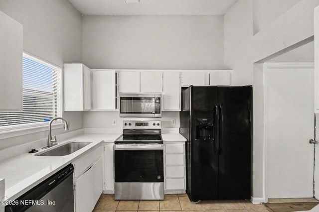 1533 KINGFISHER Lane N, Jacksonville, FL 32218