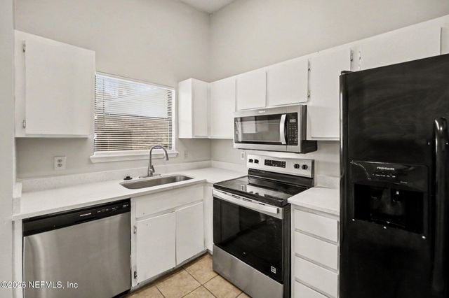 1533 KINGFISHER Lane N, Jacksonville, FL 32218