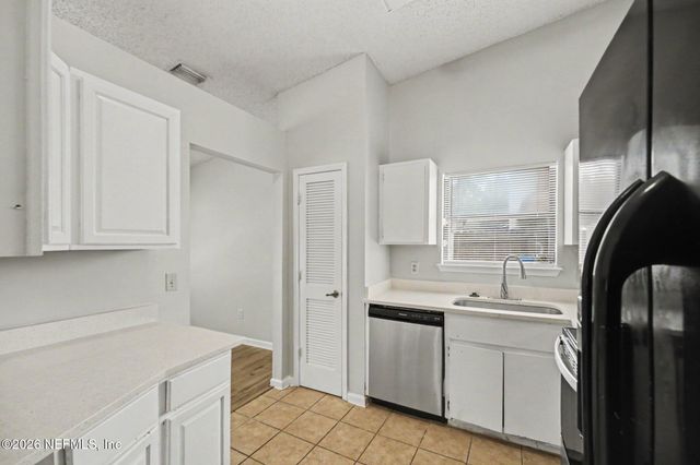 1533 KINGFISHER Lane N, Jacksonville, FL 32218
