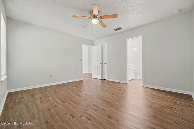 1533 KINGFISHER Lane N, Jacksonville, FL 32218