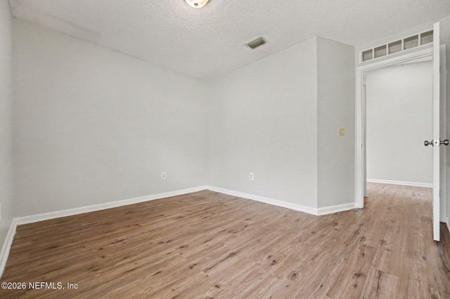 1533 KINGFISHER Lane N, Jacksonville, FL 32218