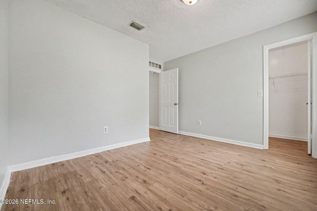 1533 KINGFISHER Lane N, Jacksonville, FL 32218
