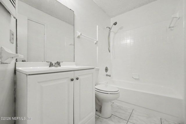 1533 KINGFISHER Lane N, Jacksonville, FL 32218
