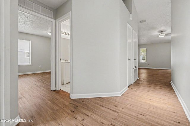 1533 KINGFISHER Lane N, Jacksonville, FL 32218