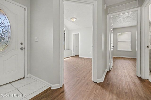 1533 KINGFISHER Lane N, Jacksonville, FL 32218