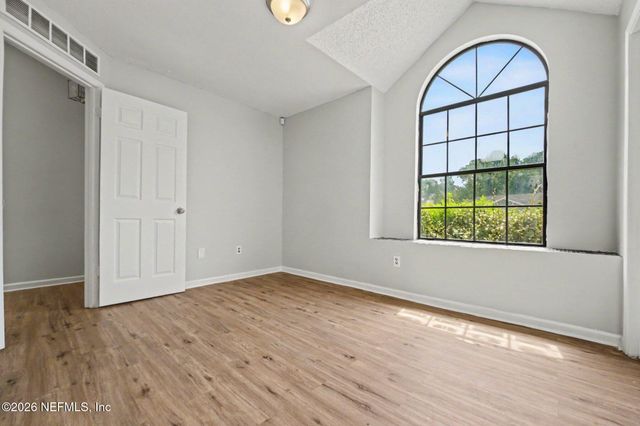 1533 KINGFISHER Lane N, Jacksonville, FL 32218