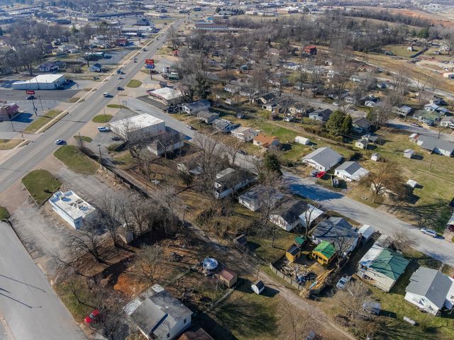 1052 6th Street, West Plains, MO 65775