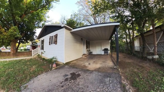 1052 6th Street, West Plains, MO 65775