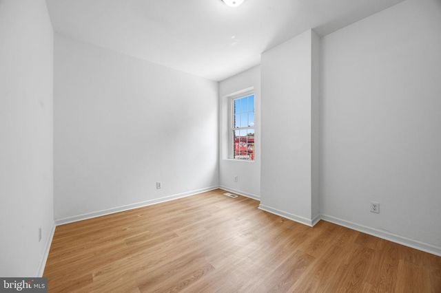 1 S KRESSON ST, Baltimore, MD 21224