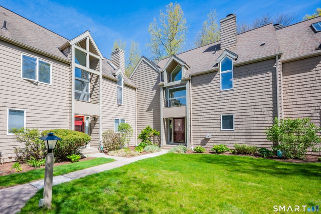 72 Timberwood Road 72, West Hartford, CT 06117