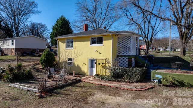 3358 Falling Creek Road, Hickory, NC 28601