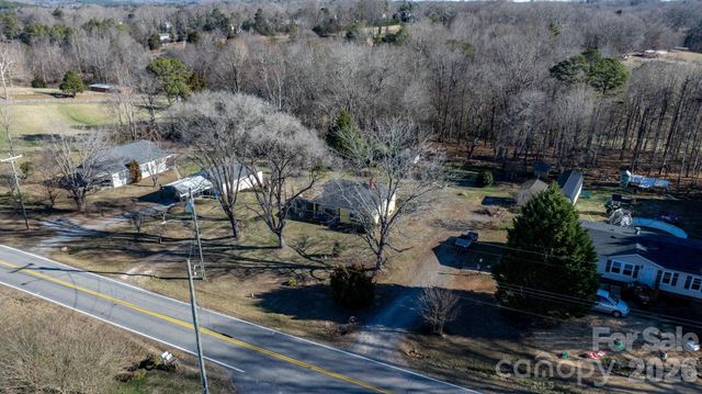 3358 Falling Creek Road, Hickory, NC 28601