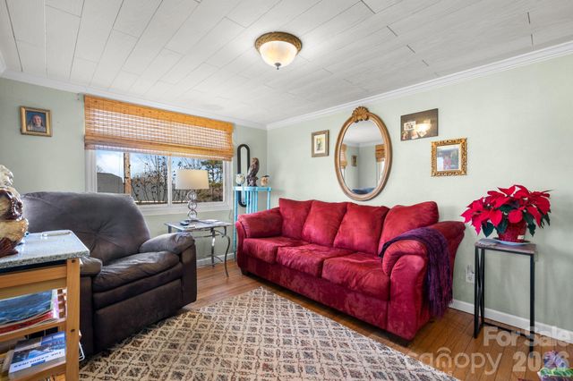 3358 Falling Creek Road, Hickory, NC 28601