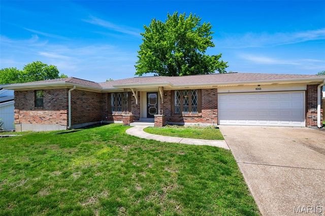 9243 Roger Lee Lane, St Louis, MO 63126