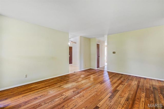 9243 Roger Lee Lane, St Louis, MO 63126