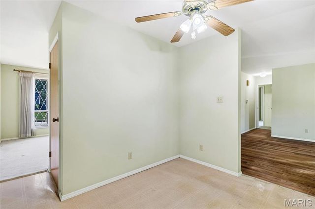 9243 Roger Lee Lane, St Louis, MO 63126