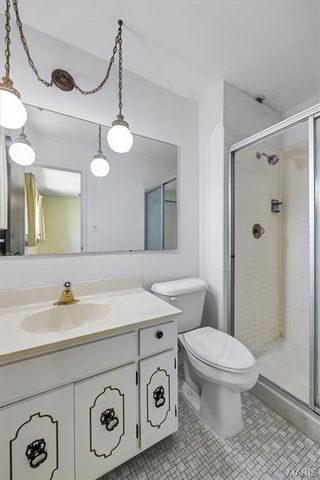 9243 Roger Lee Lane, St Louis, MO 63126