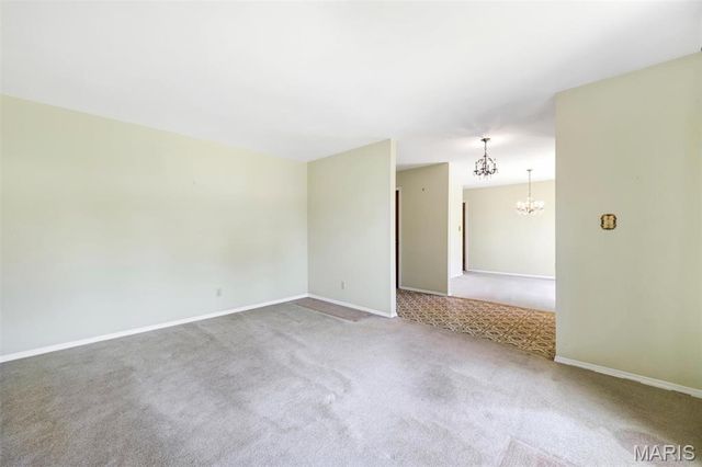 9243 Roger Lee Lane, St Louis, MO 63126