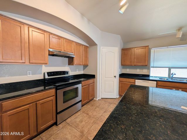738 E SADDLE Way, San Tan Valley, AZ 85143