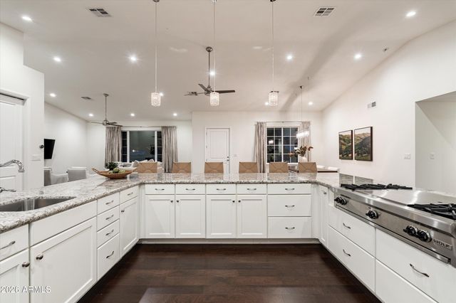5201 E WELDON Avenue, Phoenix, AZ 85018