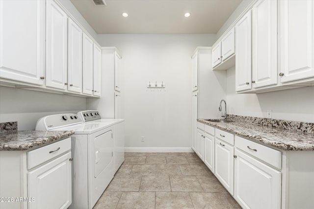 5201 E WELDON Avenue, Phoenix, AZ 85018