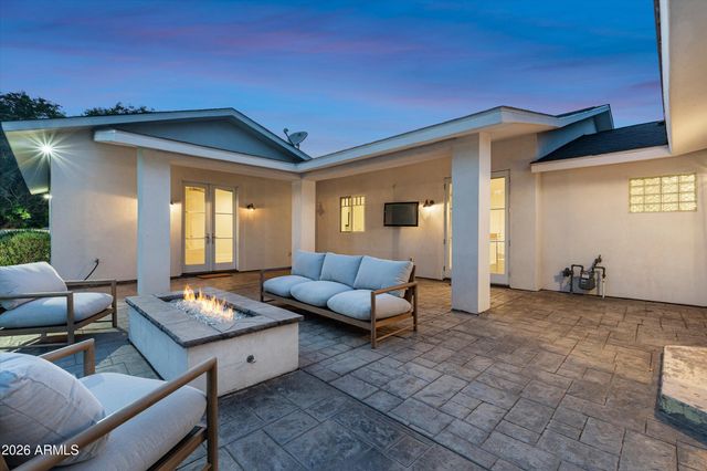 5201 E WELDON Avenue, Phoenix, AZ 85018