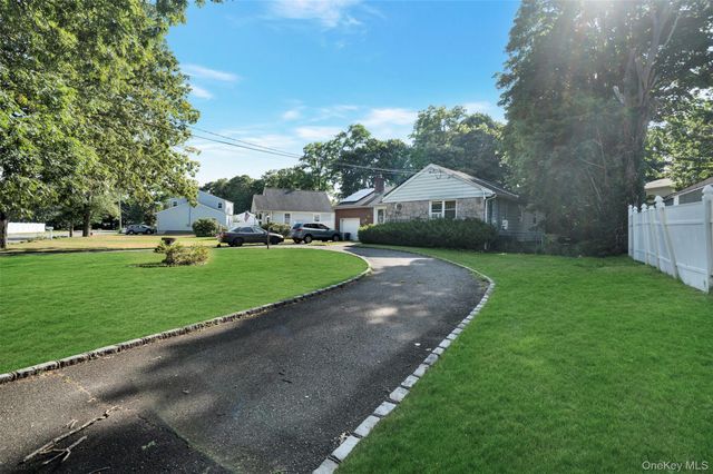 9 Melville rd N, Huntington Station, NY 11746