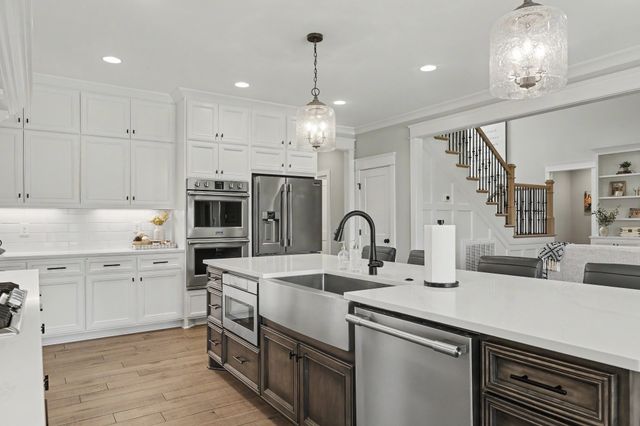 701 Farmington Dr, Lebanon, TN 37087