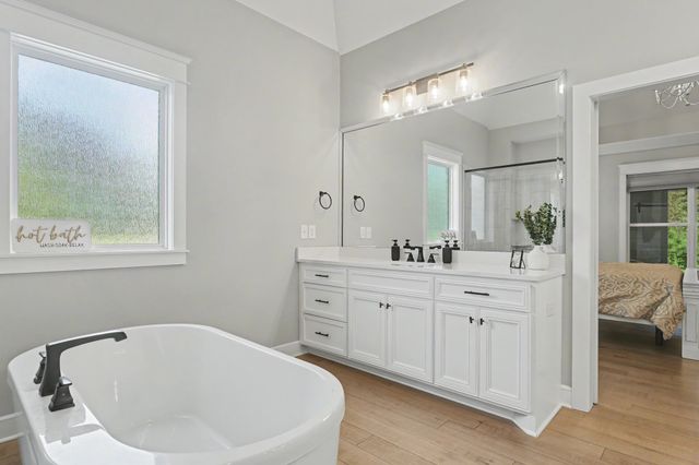 701 Farmington Dr, Lebanon, TN 37087