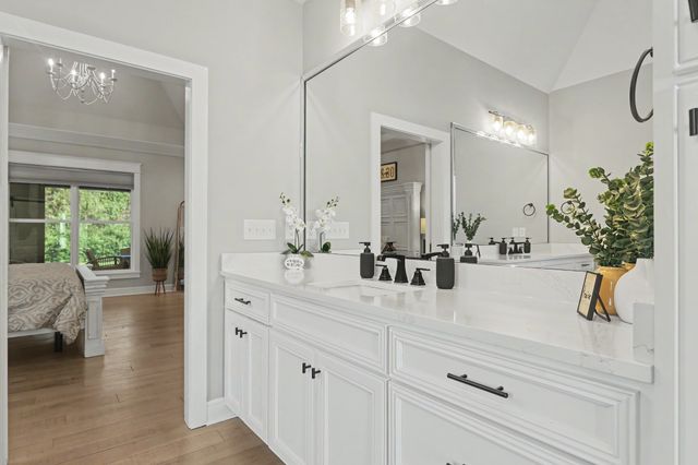 701 Farmington Dr, Lebanon, TN 37087
