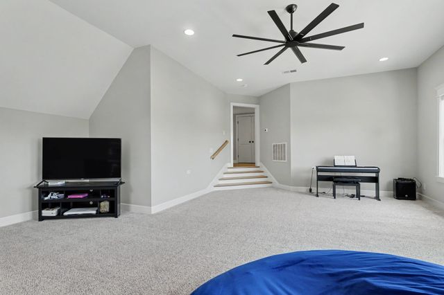 701 Farmington Dr, Lebanon, TN 37087