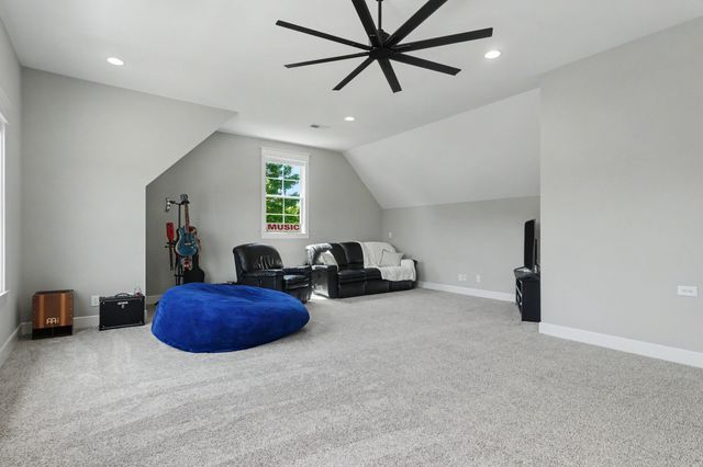 701 Farmington Dr, Lebanon, TN 37087