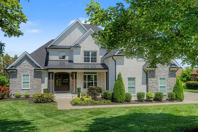 701 Farmington Dr, Lebanon, TN 37087