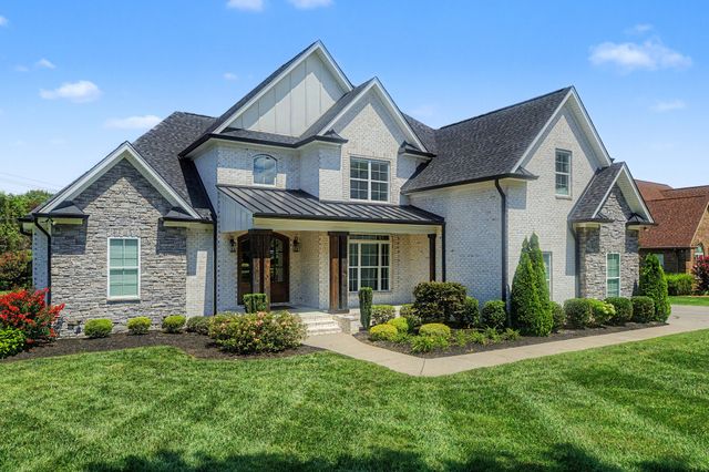 701 Farmington Dr, Lebanon, TN 37087