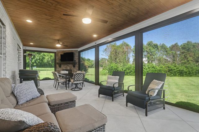 701 Farmington Dr, Lebanon, TN 37087