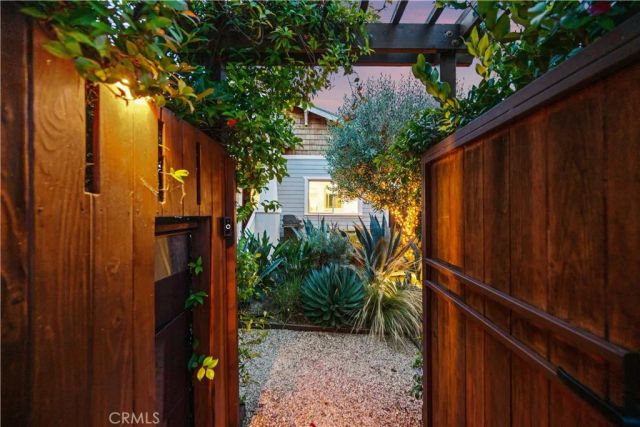 1121 S Eucalyptus, Inglewood, CA 90301