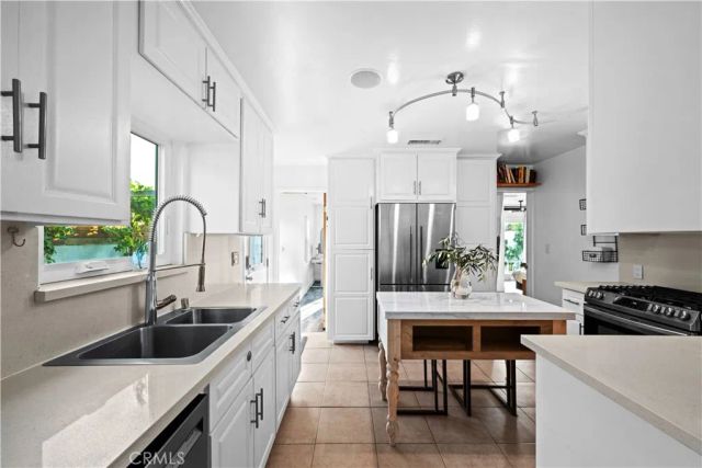 1121 S Eucalyptus, Inglewood, CA 90301