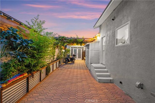 1121 S Eucalyptus, Inglewood, CA 90301