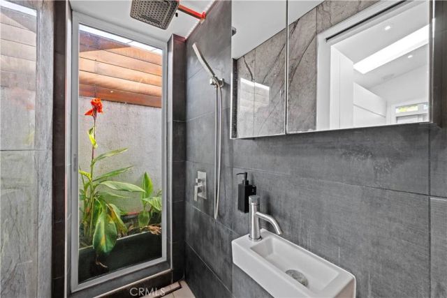 1121 S Eucalyptus, Inglewood, CA 90301