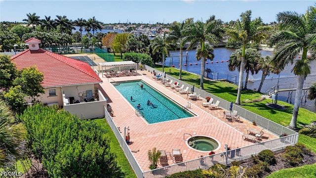 25009 Peacock LN 1-201, Naples, FL 34114