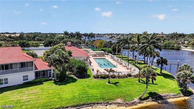 25009 Peacock LN 1-201, Naples, FL 34114