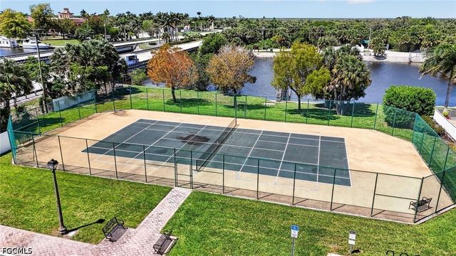 25009 Peacock LN 1-201, Naples, FL 34114