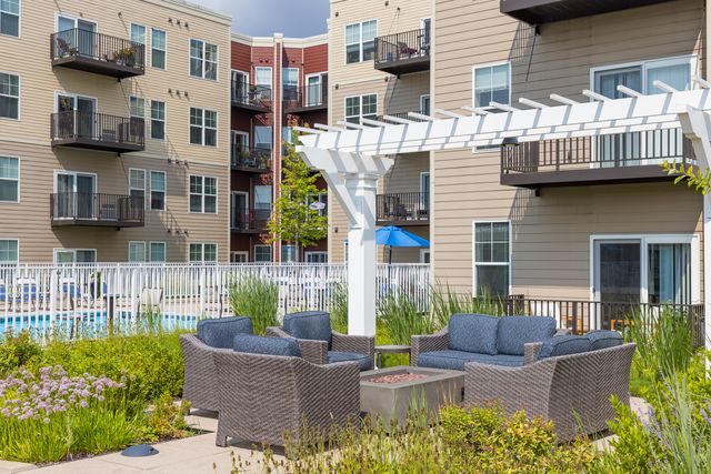 255 N Addison Avenue 336, Elmhurst, IL 60126