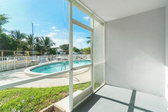 1360 NE 27th Terrace W 2, Pompano Beach, FL 33062