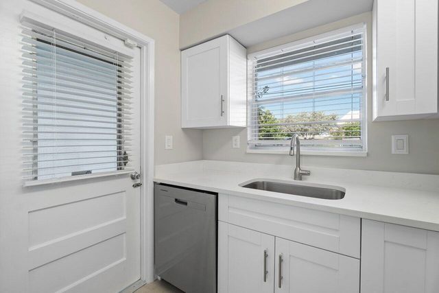 1360 NE 27th Terrace W 2, Pompano Beach, FL 33062
