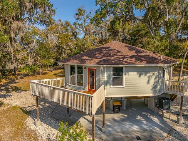 1368 NE Woodstork Way, Townsend, GA 31331